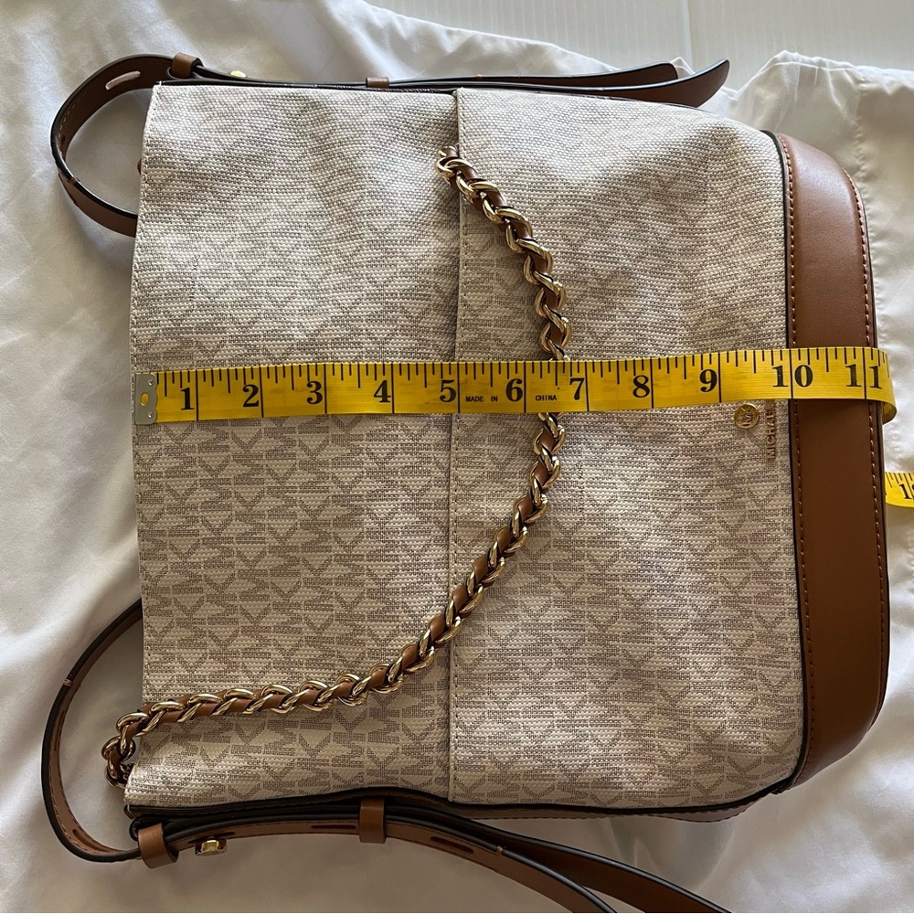 Michael Kors Reese Large Logo Gold Chain Shoulder Bag Cream With Tan Leather - Picture 15 of 16